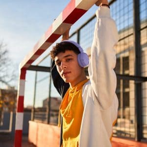 نمایی از یک هدفون بی سیم